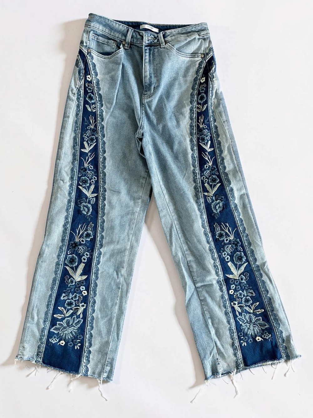 Bayeas Embroidered Wide-Leg Jeans